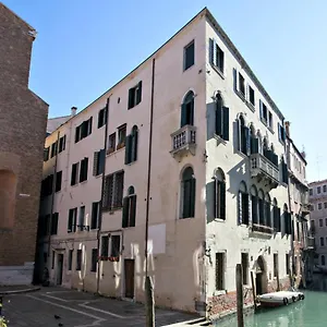 residenza-ca-foscolo.hotelinveneto.com/